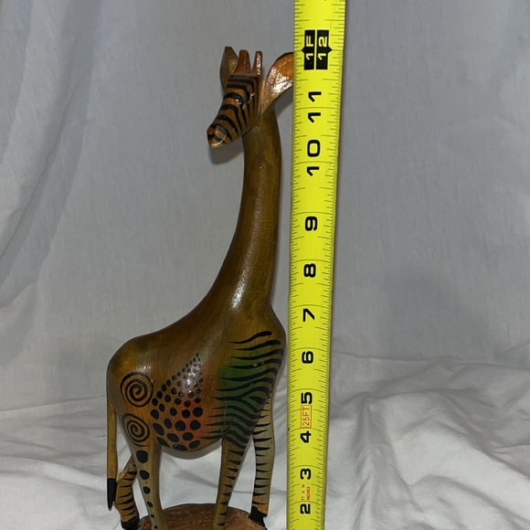 Hand carved giraffe, by craftsmen of Kenya from African muhuhu wood 12” tall - Picture 16 of 17